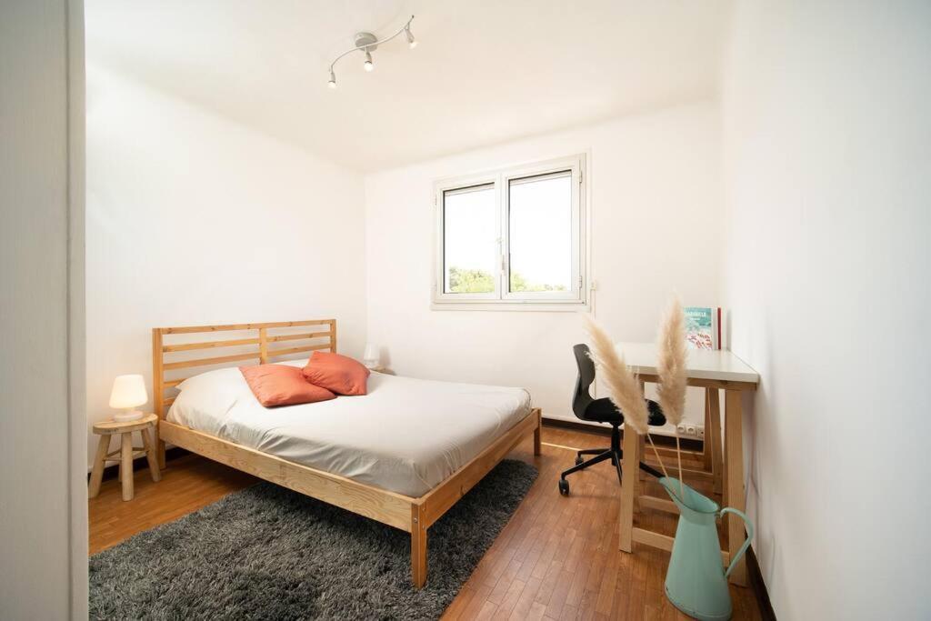 Fully Equipped With Parking 6 Beds