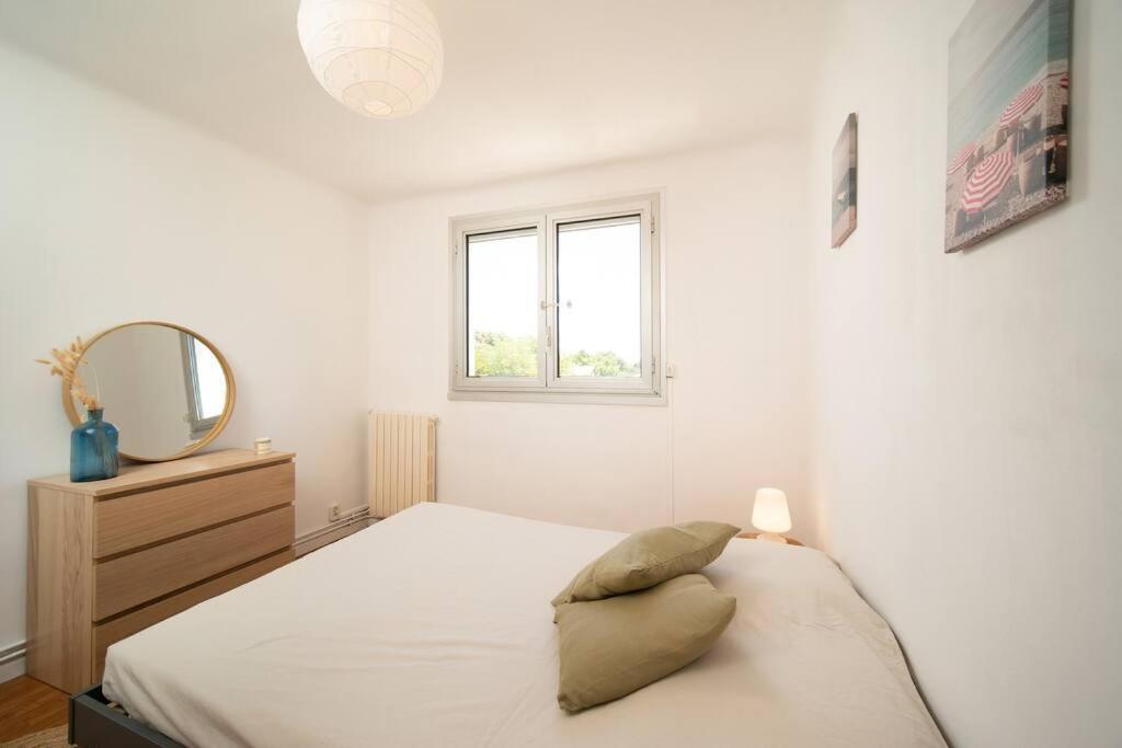 Fully Equipped With Parking 6 Beds Apartment *