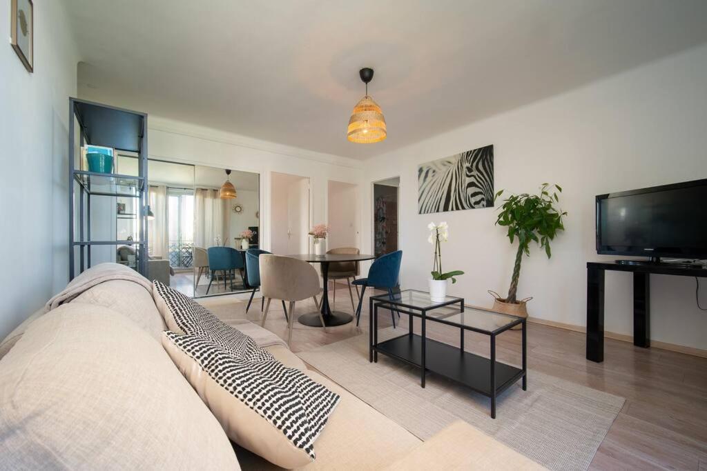 Fully Equipped With Parking 6 Beds Apartment *