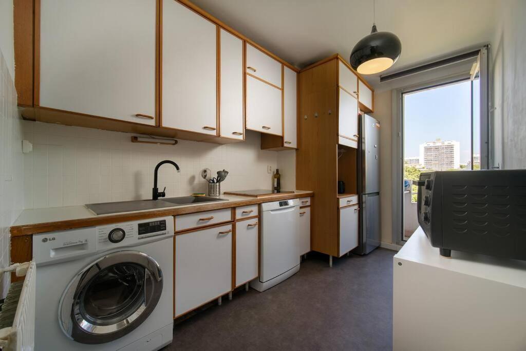 Apartment Fully Equipped With Parking 6 Beds Marseilles